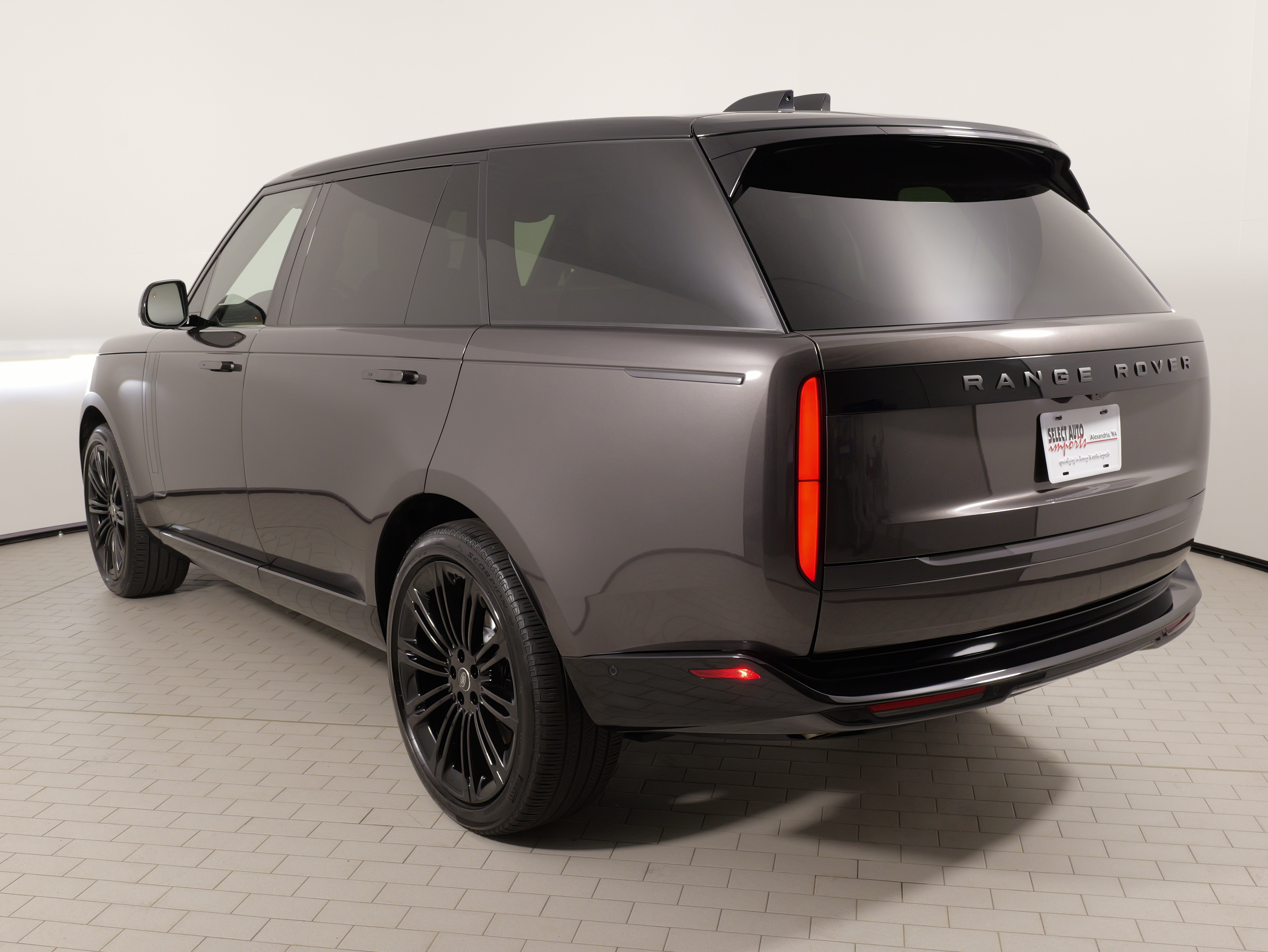 Used 2025 Land Rover Range Rover Long Wheelbase SE AWD/4WD image 17