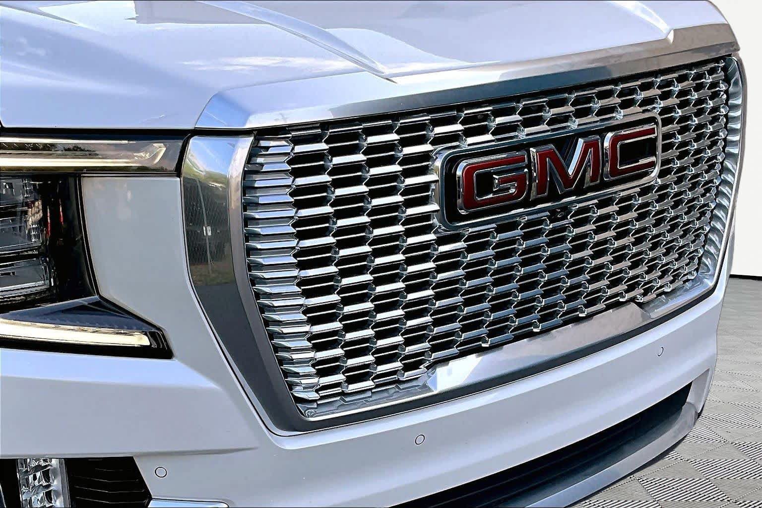 Used 2022 GMC Yukon XL Denali w/ Denali Premium Package RWD image 30