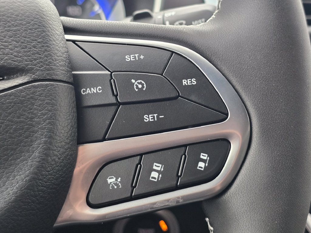 Used 2027 Chrysler Pacifica Select w/ S Appearance Package FWD image 32
