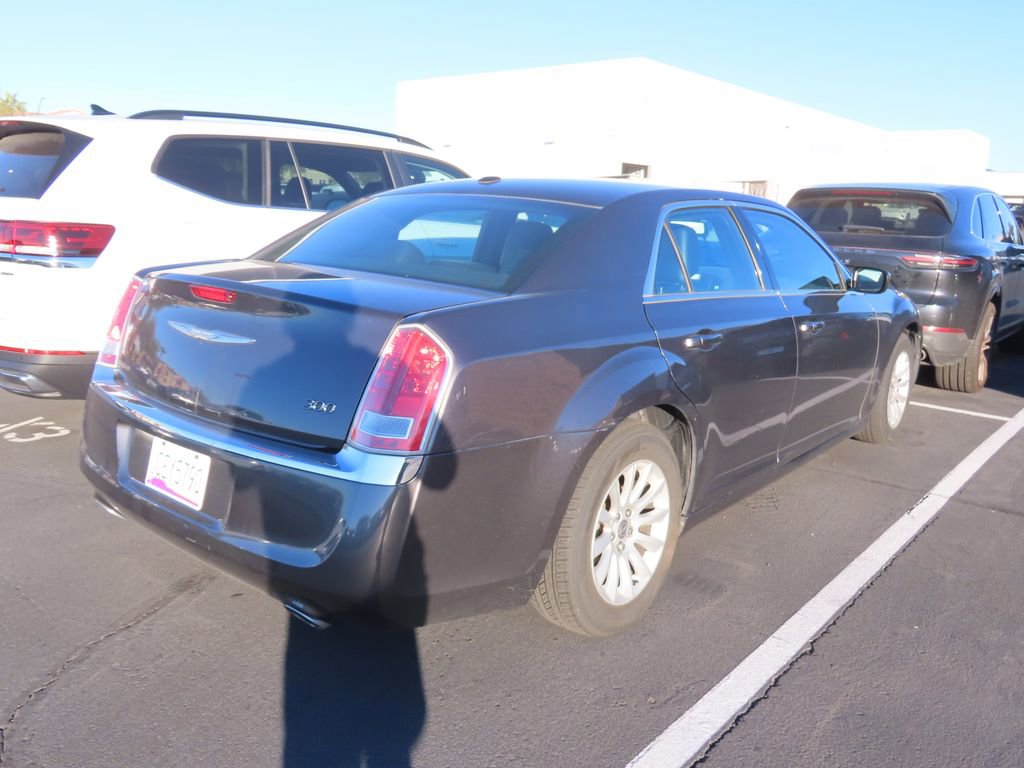 Used 2014 Chrysler 300 image 4