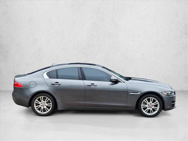 Used 2017 Jaguar XE Premium RWD image 4