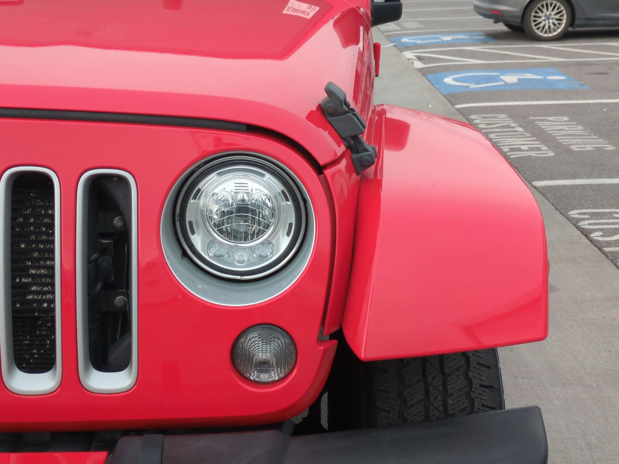 Used 2018 Jeep Wrangler Unlimited Sahara image 12
