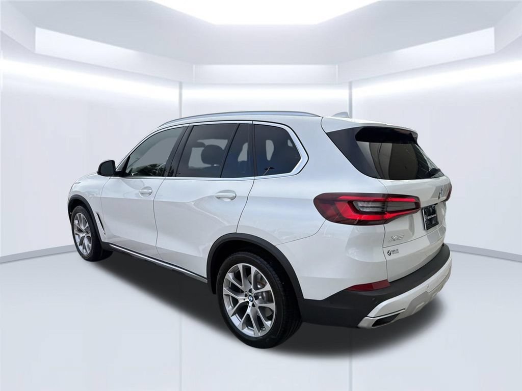 Used 2022 BMW X5 sDrive40i w/ Luxury Seating Package RWD image 5