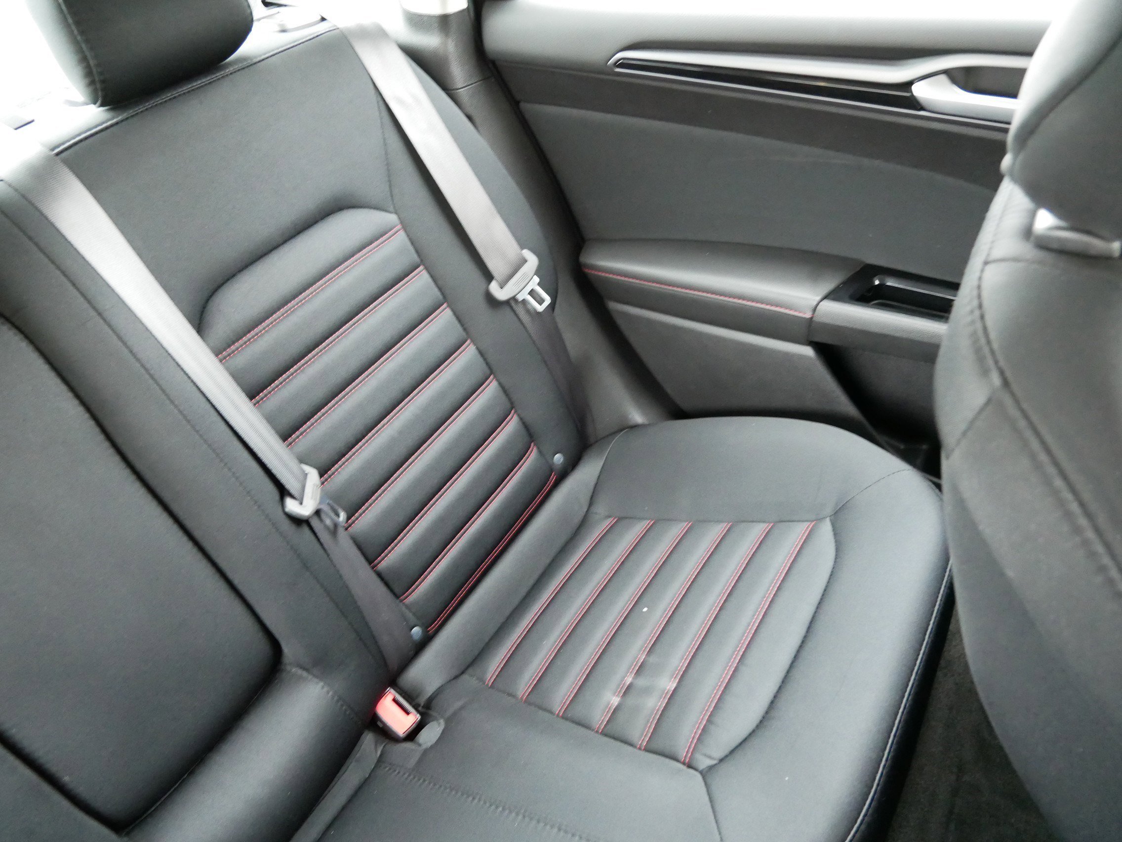 Used 2016 Ford Fusion SE image 14