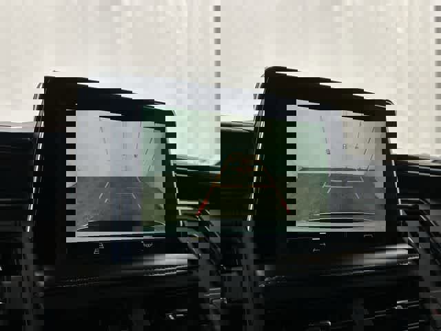 Used 2023 Chevrolet Suburban Premier image 23