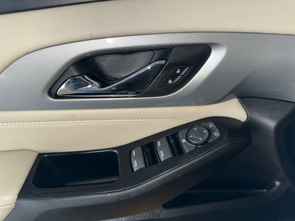 Used 2023 Chevrolet Traverse LS w/ Safety Package AWD/4WD image 11