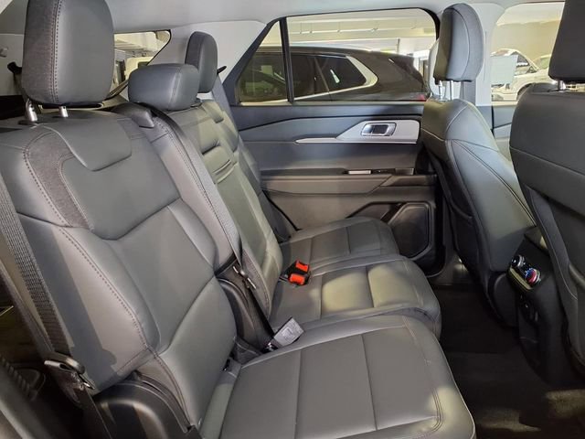 Used 2026 Ford Explorer Active w/ Active Comfort Package RWD image 26