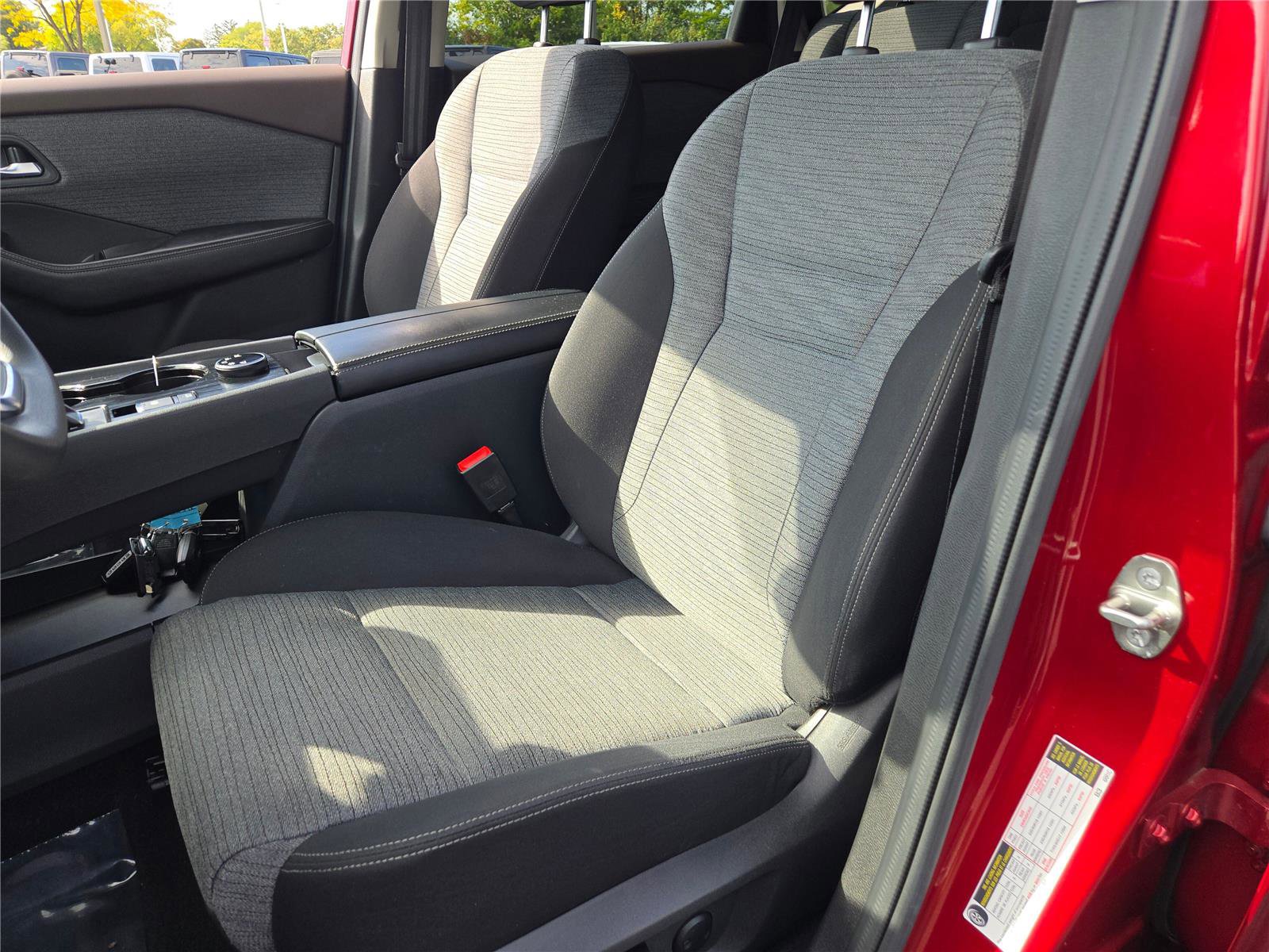 Used 2023 Nissan Rogue SV image 28