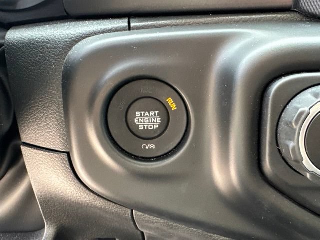 Used 2023 Jeep Gladiator Sport AWD/4WD image 27