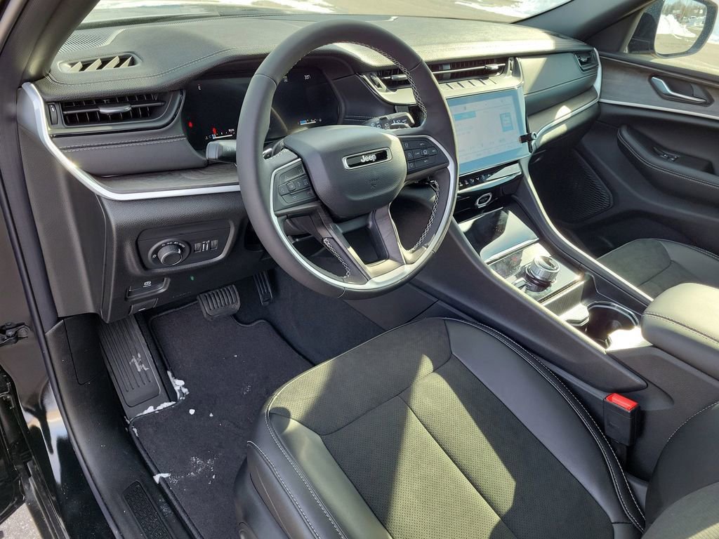 New 2026 Jeep Grand Cherokee Altitude image 13