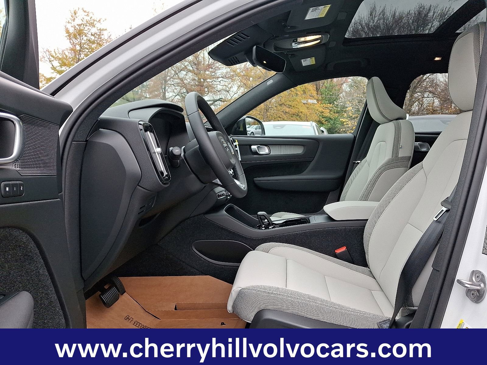 New 2026 Volvo EX40 Plus w/ Climate Package image 9