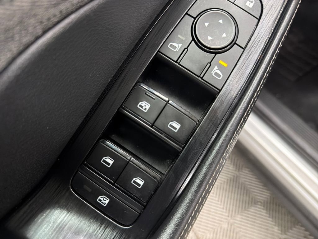 Used 2022 Nissan Rogue SV image 17