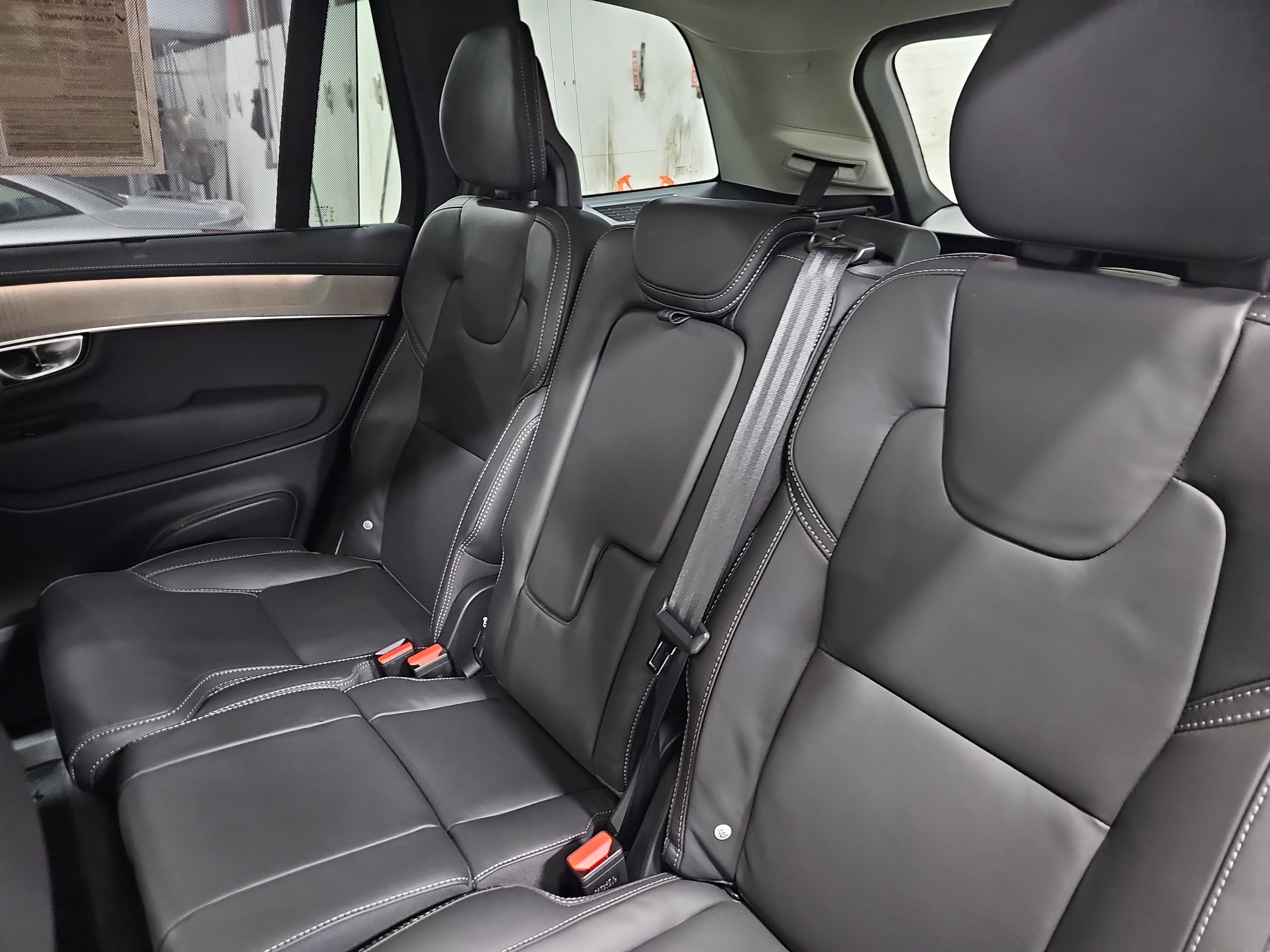 Used 2025 Volvo XC90 T8 Ultra w/ Protection Package Premier image 15