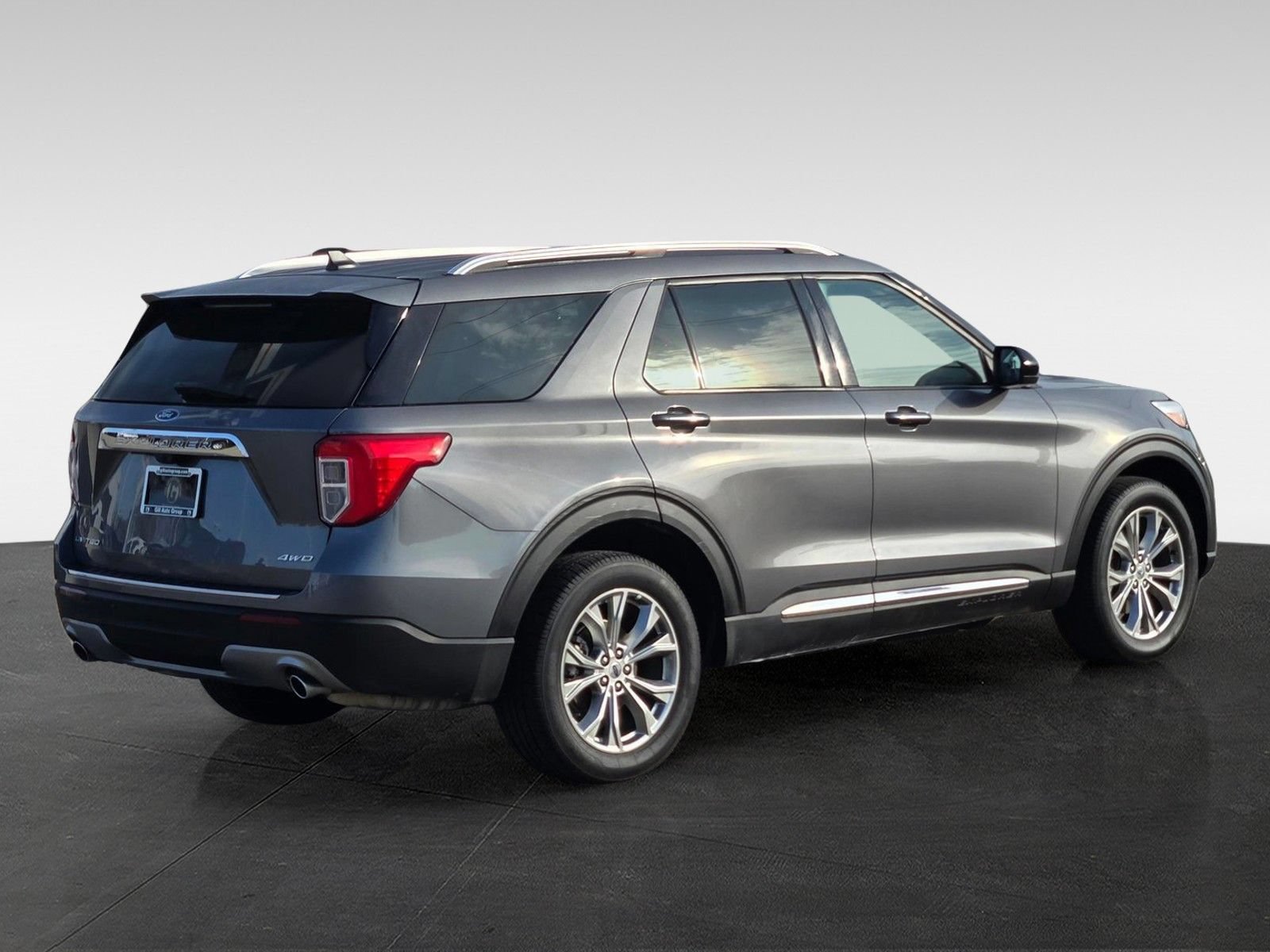 Used 2024 Ford Explorer Limited AWD/4WD image 5