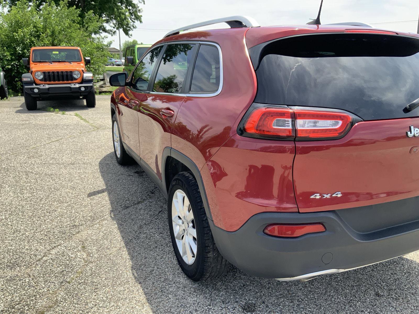 Used 2016 Jeep Cherokee Limited AWD/4WD image 12