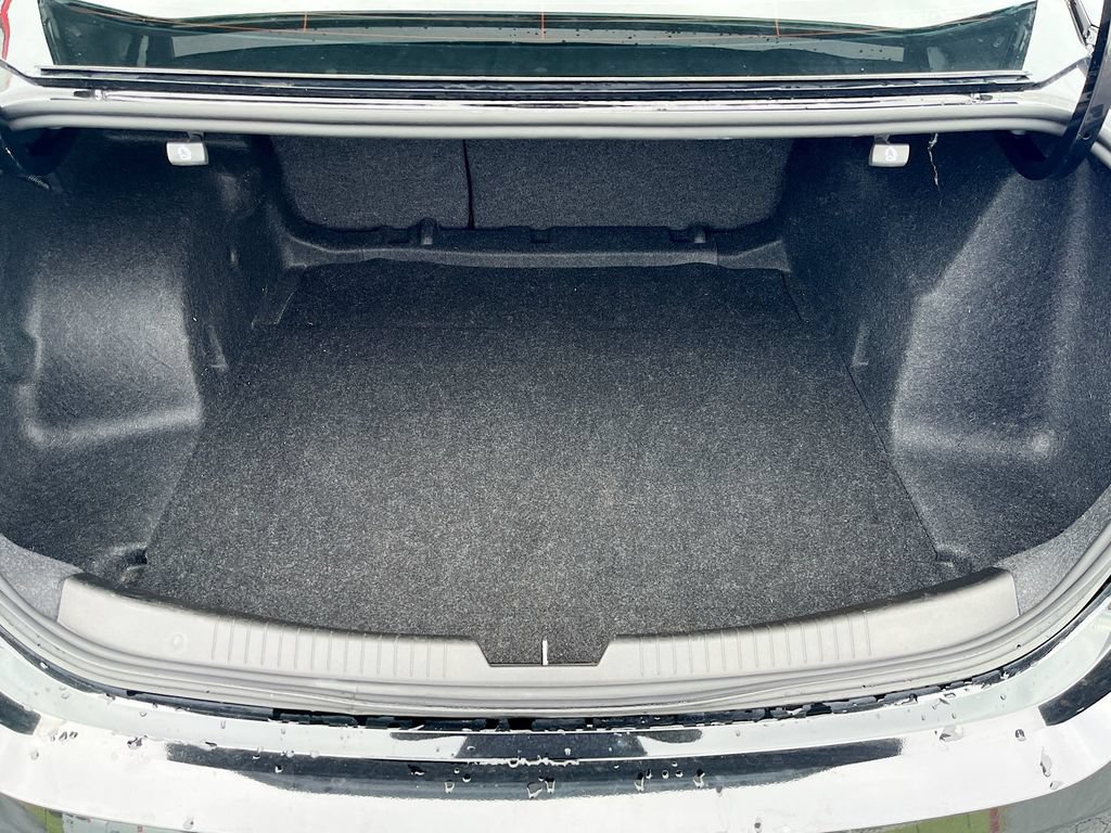 Used 2025 Chevrolet Malibu RS FWD image 24