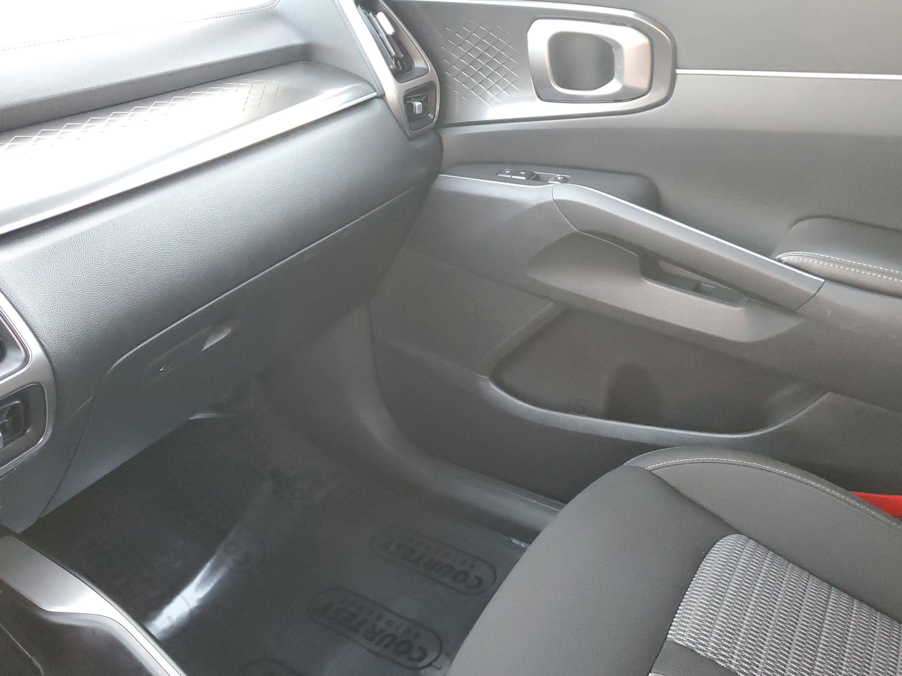 Certified 2023 Kia Sorento LX image 26