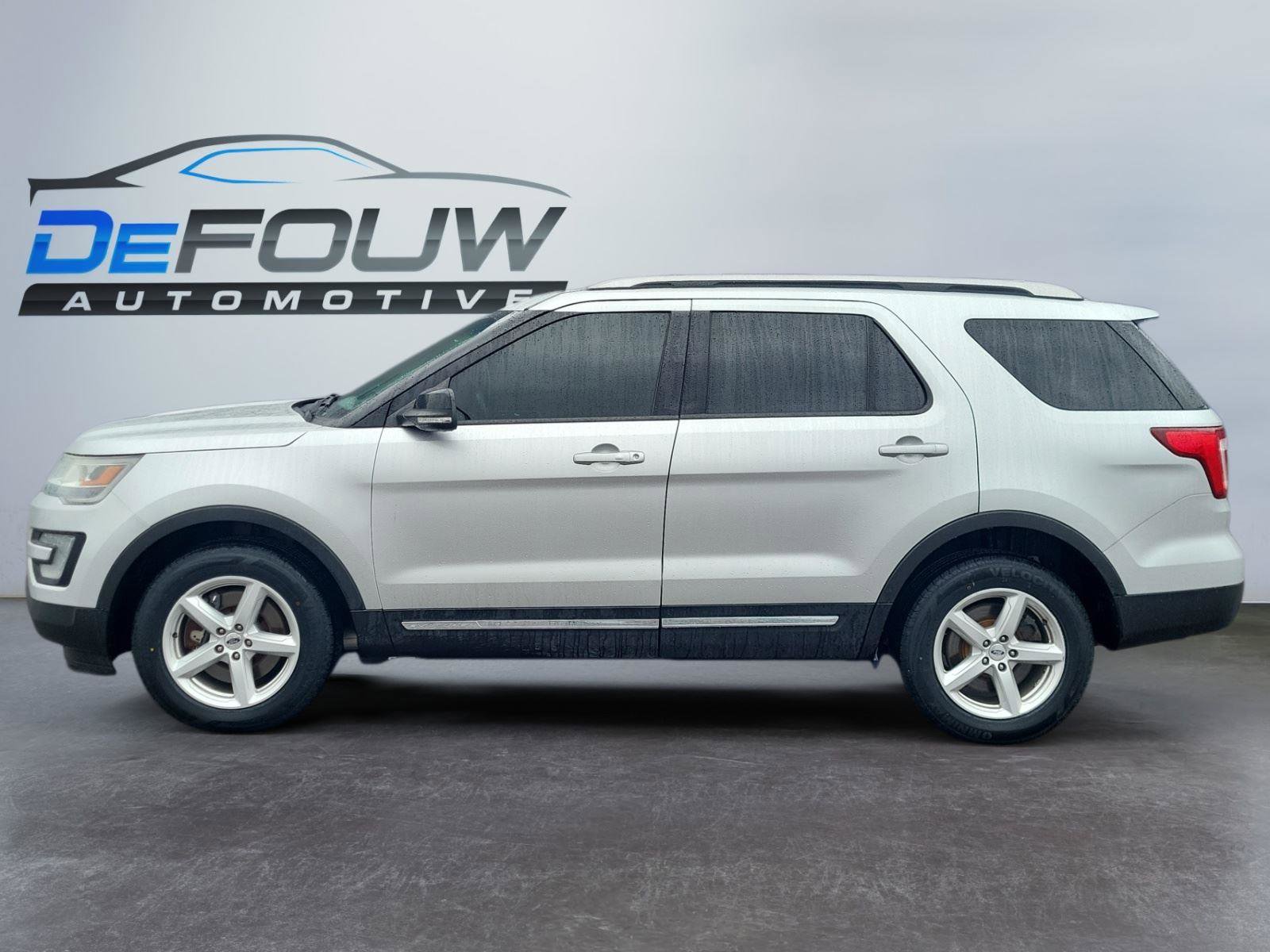 Used 2016 Ford Explorer XLT w/ Equipment Group 201A AWD/4WD image 6