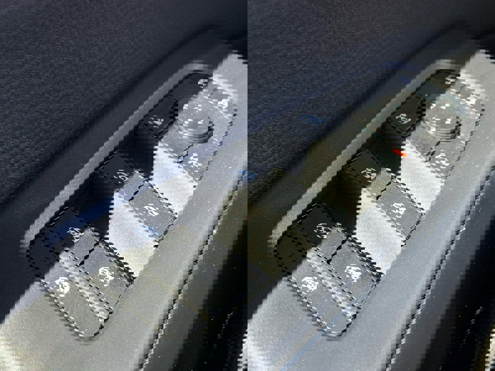 New 2025 Nissan Pathfinder SV image 22