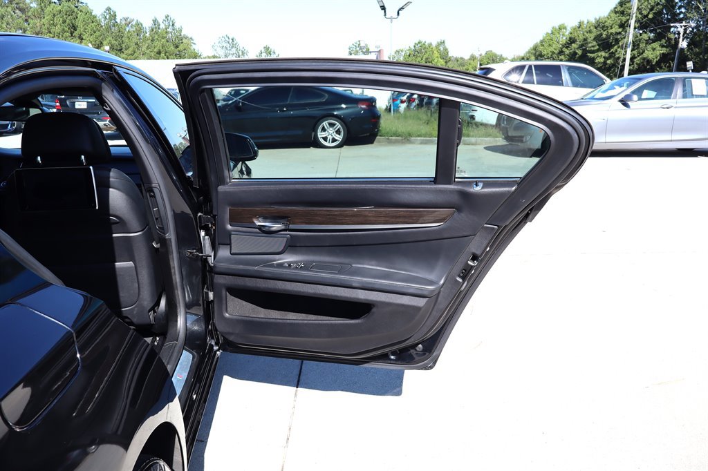 Used 2015 BMW 750Li RWD image 44