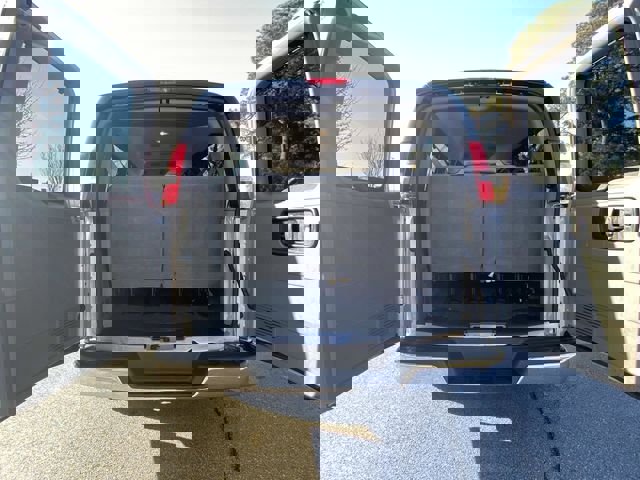 Used 2025 Chevrolet Express 3500 LT w/ LT Preferred Equipment Group image 7