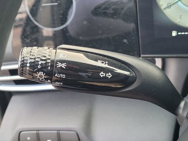 Used 2024 Hyundai Elantra SEL image 16