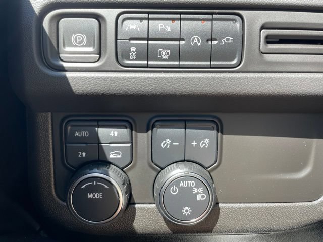 Used 2022 Chevrolet Suburban RST w/ Sport Performance Package AWD/4WD image 25