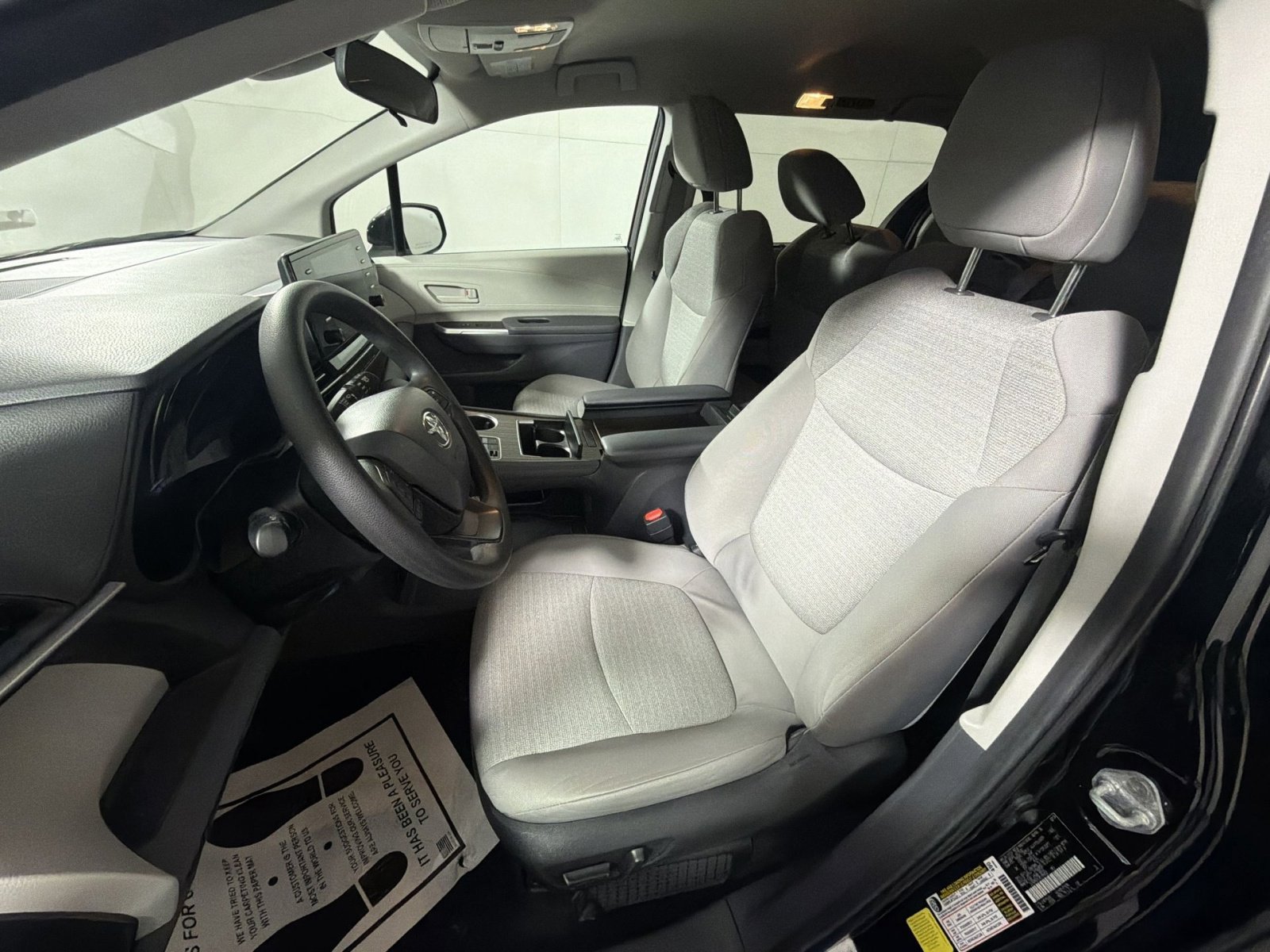 Used 2024 Toyota Sienna LE image 13