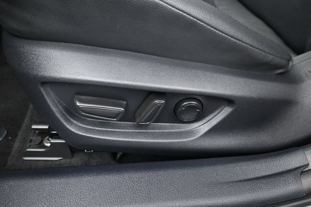 Used 2025 Toyota Camry XLE AWD/4WD image 25
