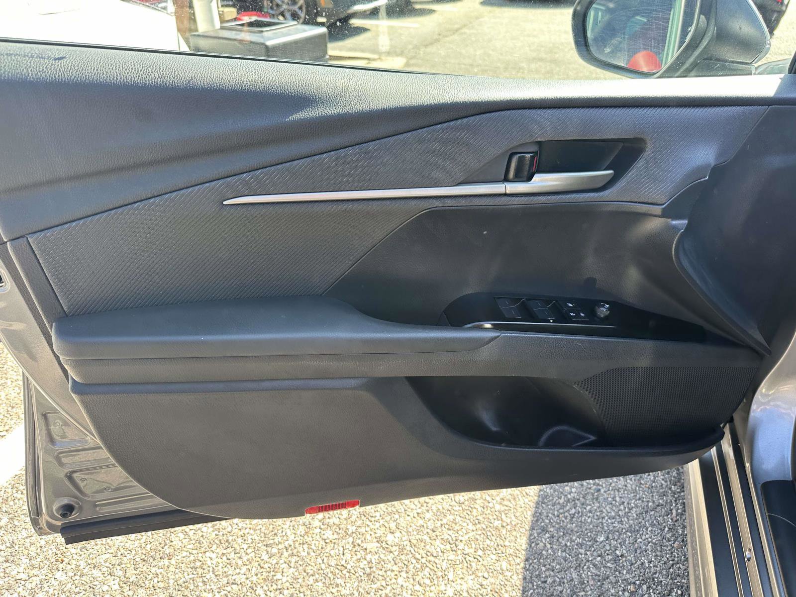 Used 2025 Toyota Camry SE image 12