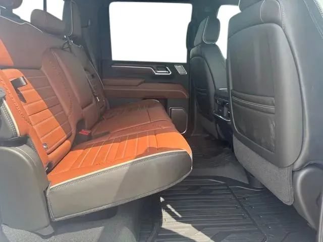 New 2026 GMC Sierra 2500 Denali Ultimate w/ LPO, Black Badging Package AWD/4WD image 17