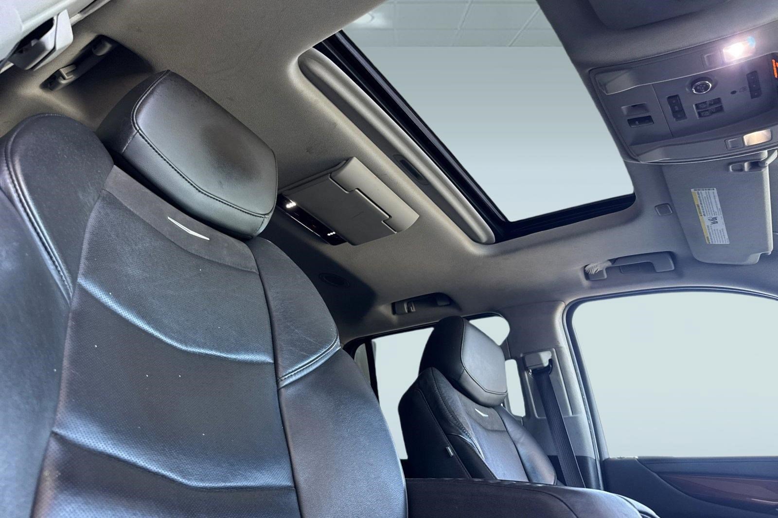 Used 2017 Cadillac Escalade Premium Luxury image 30