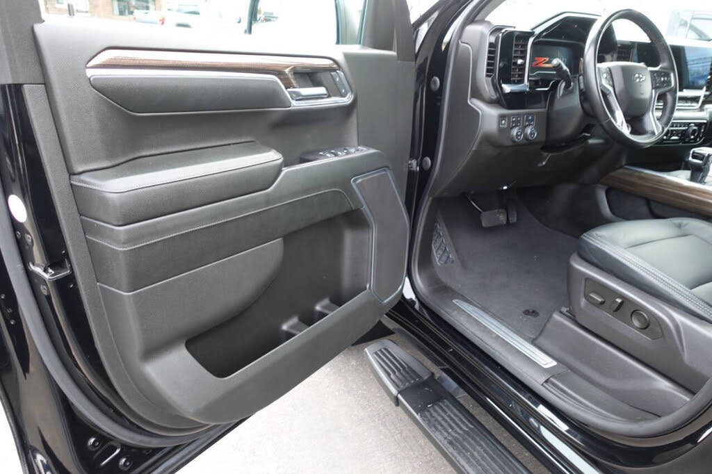 Used 2024 Chevrolet Silverado 1500 RST AWD/4WD image 17