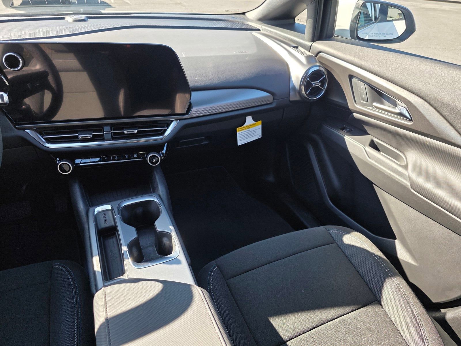 New 2026 Chevrolet Equinox EV LT w/ LPO, Blackout Package image 17