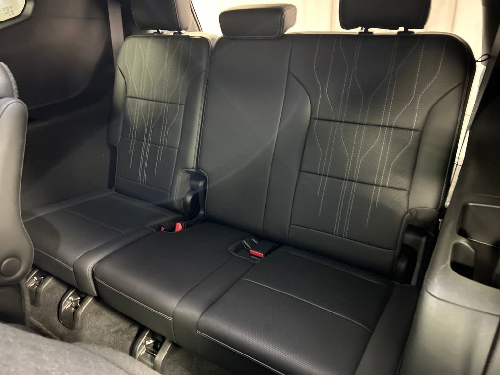 Used 2025 Buick Enclave Avenir w/ Super Cruise Package AWD/4WD image 25