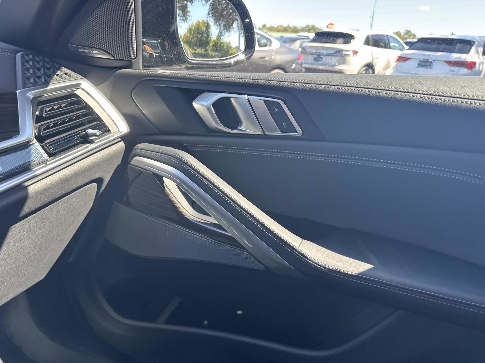 Certified 2025 BMW X6 xDrive40i image 21