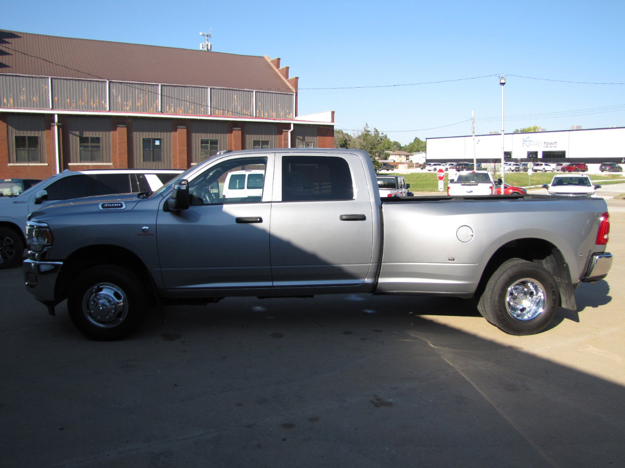 Used 2023 RAM 3500 Tradesman w/ Safety Group image 2