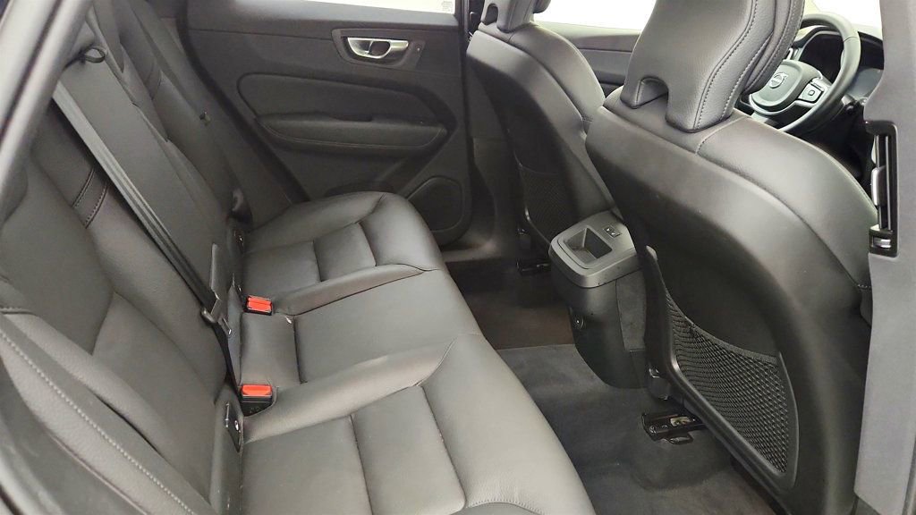 Used 2025 Volvo XC60 B5 Plus AWD/4WD image 22