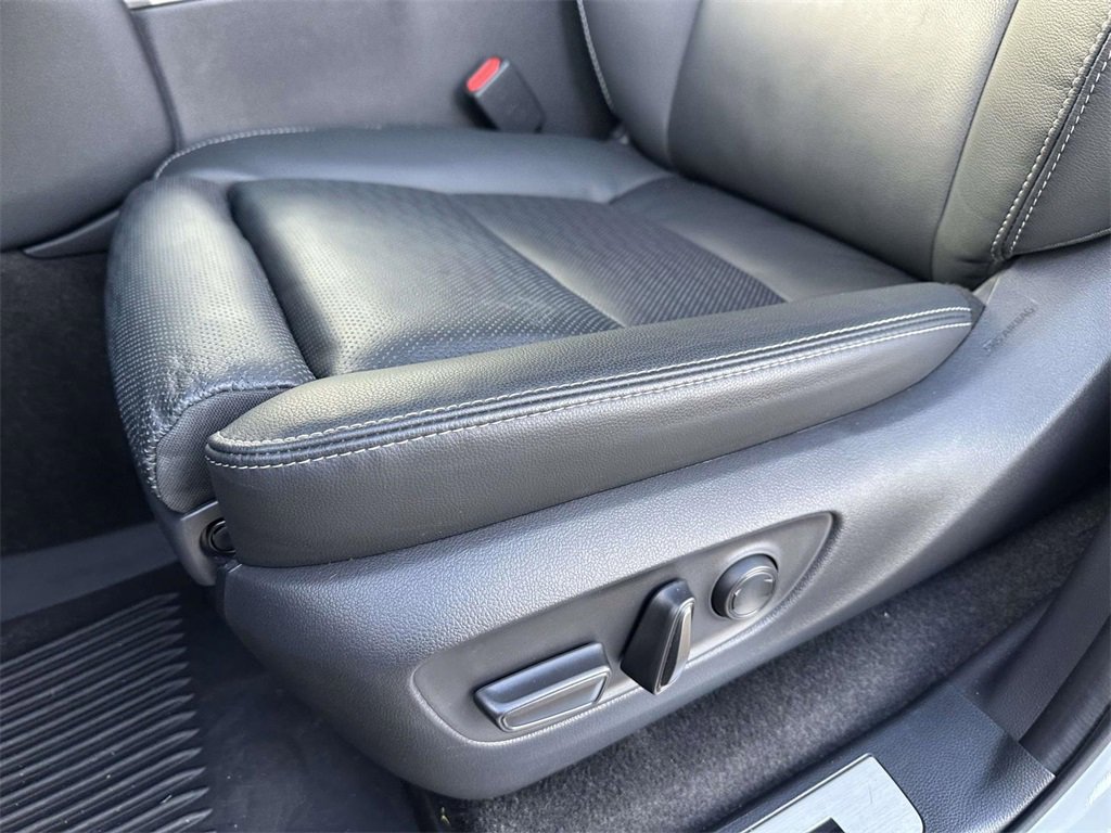 Used 2025 Toyota Land Cruiser image 19