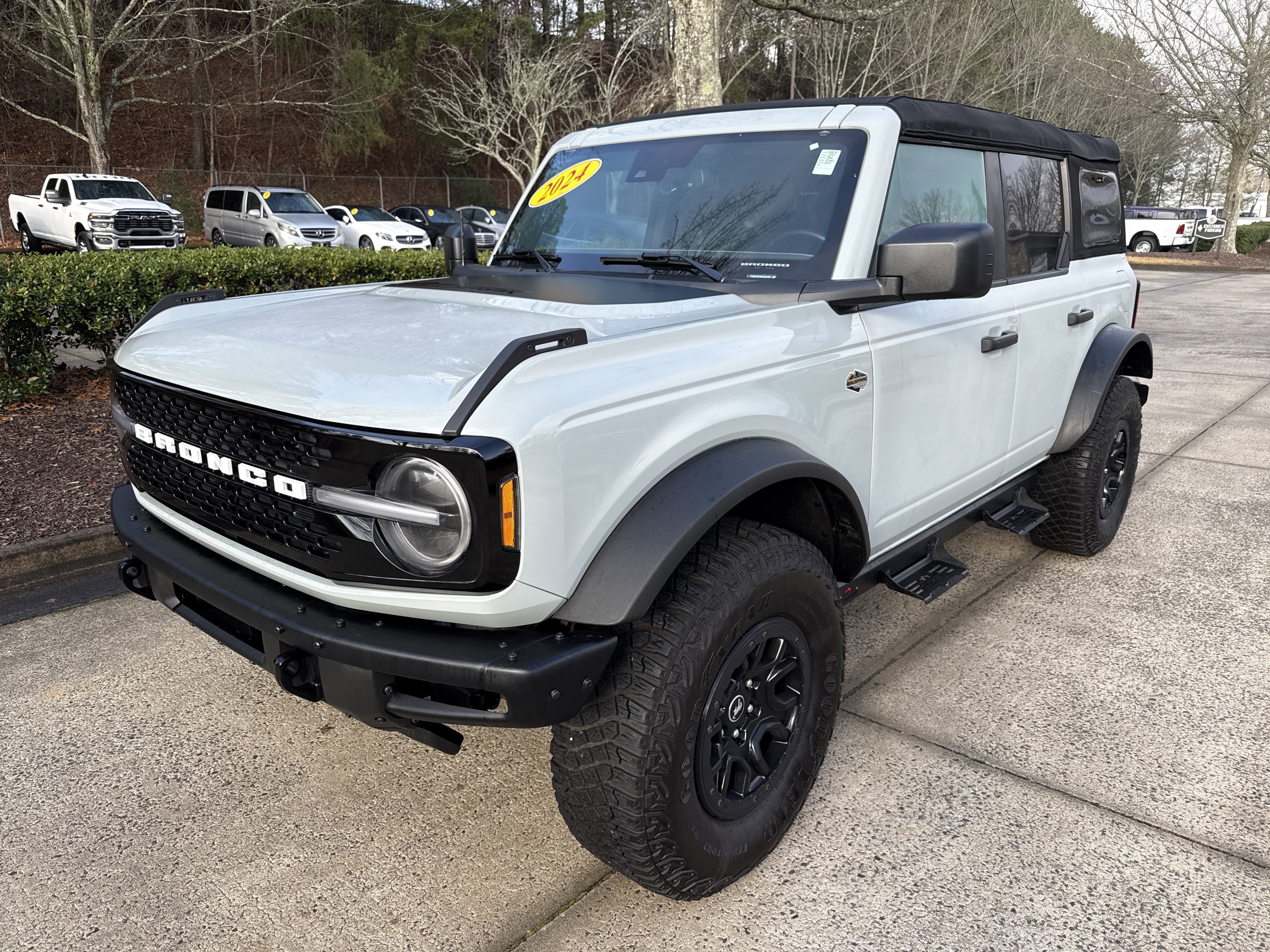 Used 2024 Ford Bronco Wildtrak image 3