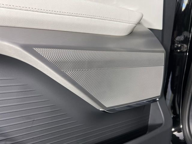 Used 2026 Cadillac Vistiq Sport image 25