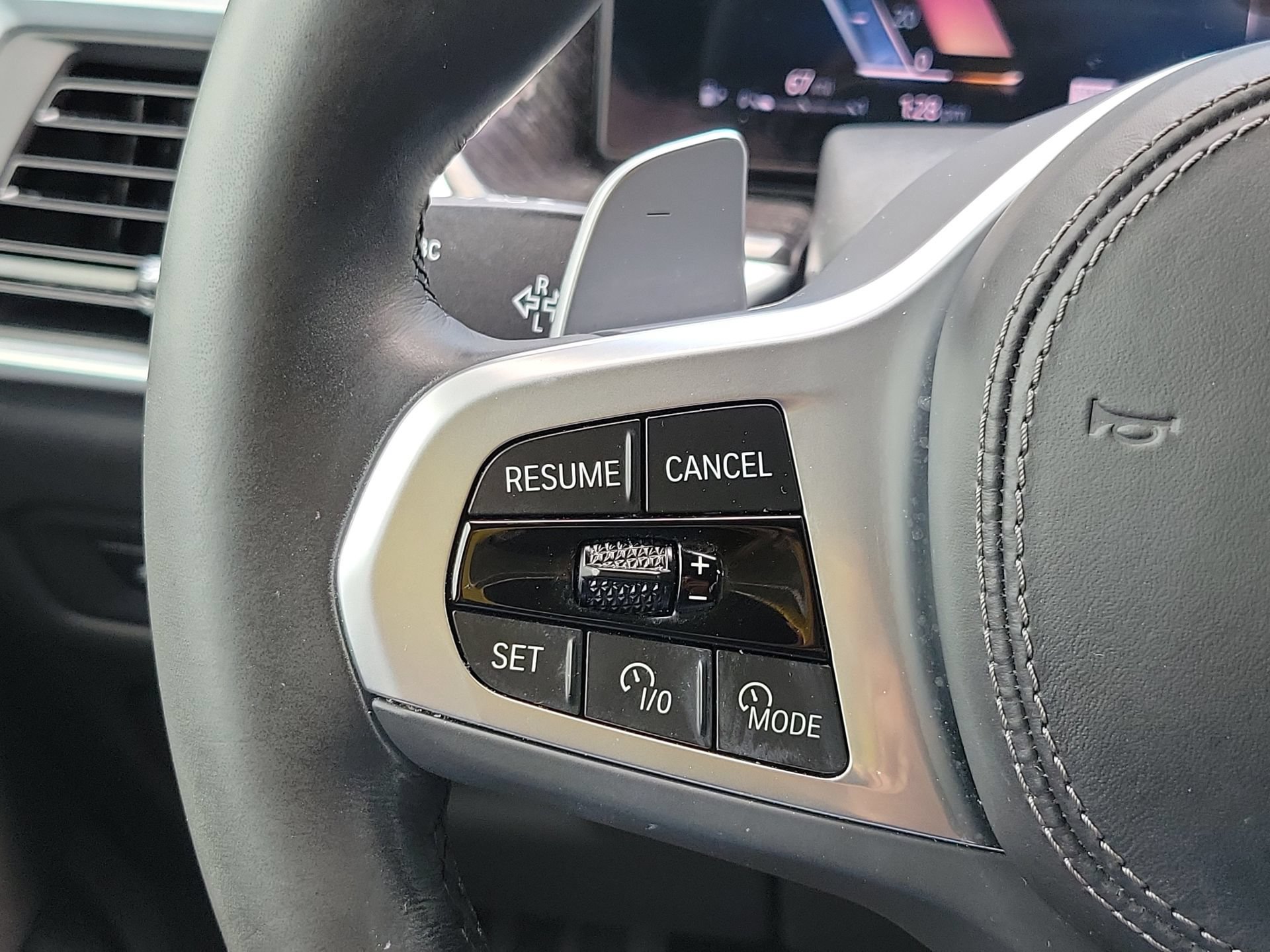 Used 2024 BMW X5 sDrive40i w/ M Sport Package RWD image 30