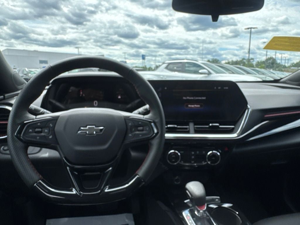 Used 2026 Chevrolet Trax RS w/ Sunroof Package FWD image 23
