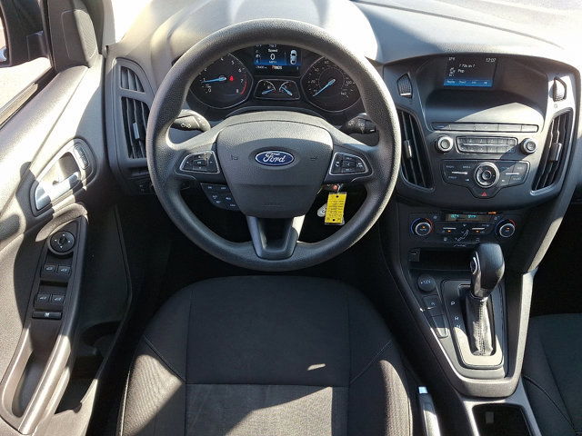 Used 2018 Ford Focus SE w/ SE Appearance Package image 10