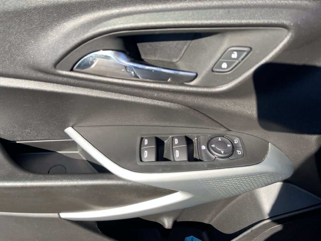 Used 2025 Chevrolet Trax LS FWD image 10