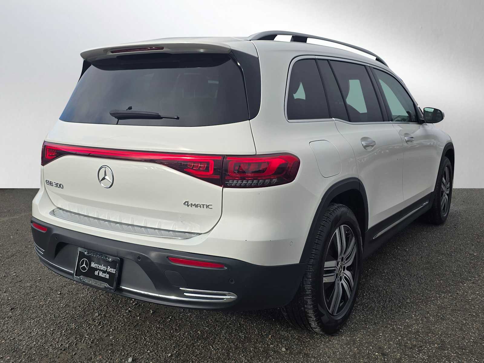 Used 2023 Mercedes-Benz EQB 300 4MATIC image 3