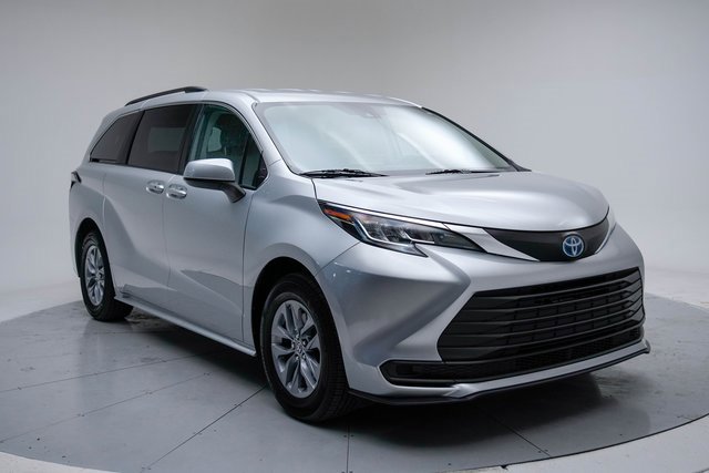 Used 2021 Toyota Sienna LE image 7