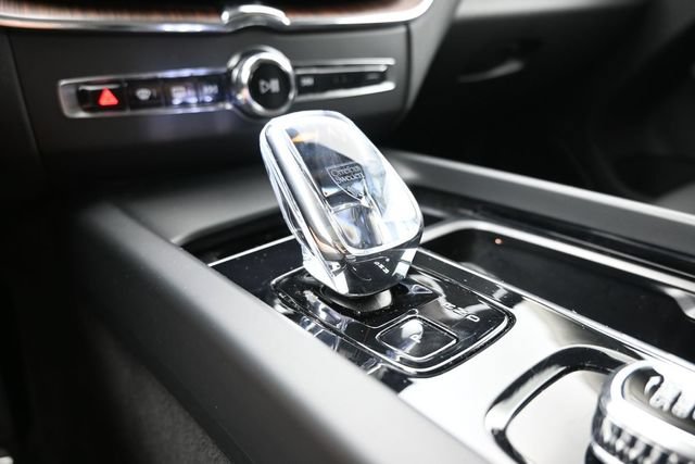 Used 2023 Volvo XC60 B5 Ultimate w/ Climate Package FWD image 13
