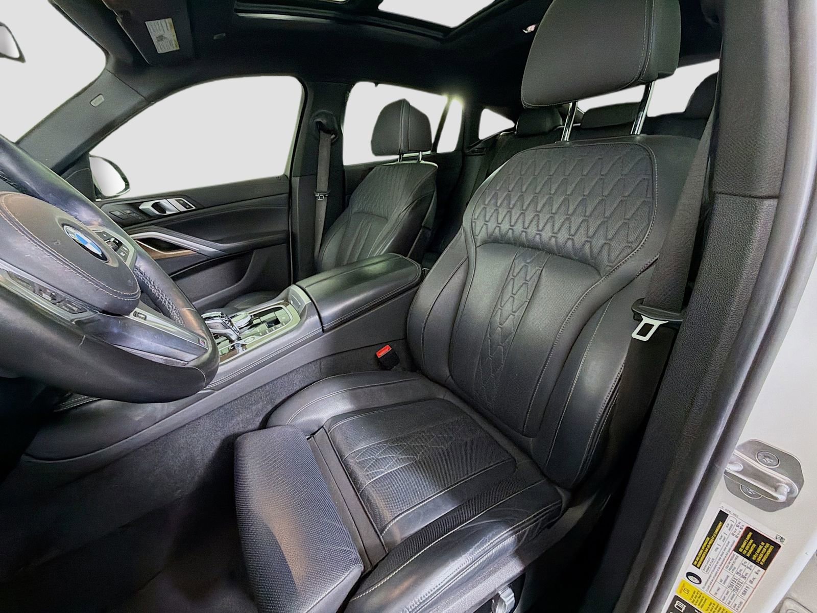 Used 2022 BMW X6 xDrive40i w/ Executive Package image 12