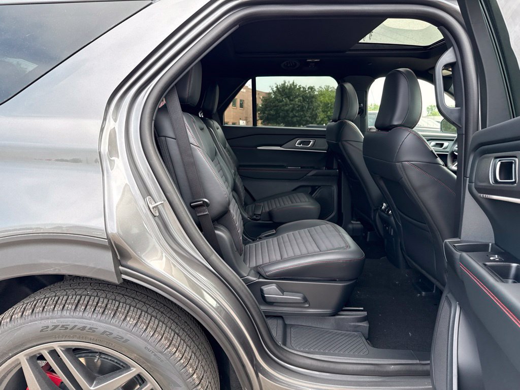 New 2026 Ford Explorer ST-Line w/ ST-Line Street Pack AWD/4WD image 13